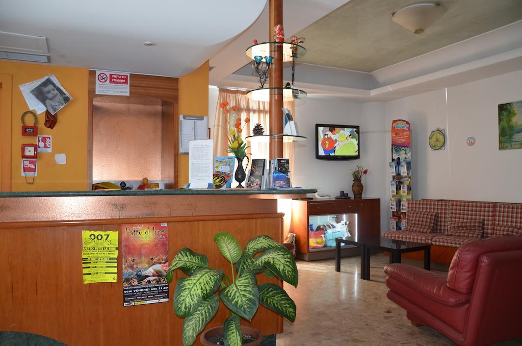 Hotel Blue Moon 里米尼 外观 照片